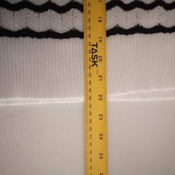 Loft Ladies Size Medium Long Sleeve Black & White Loose Fit Sweater - Picture 7 of 7